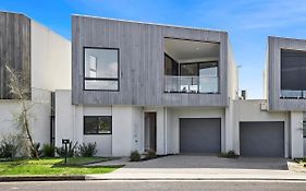 Seaside Style - Modern Coastal Retreat With Ocean Views